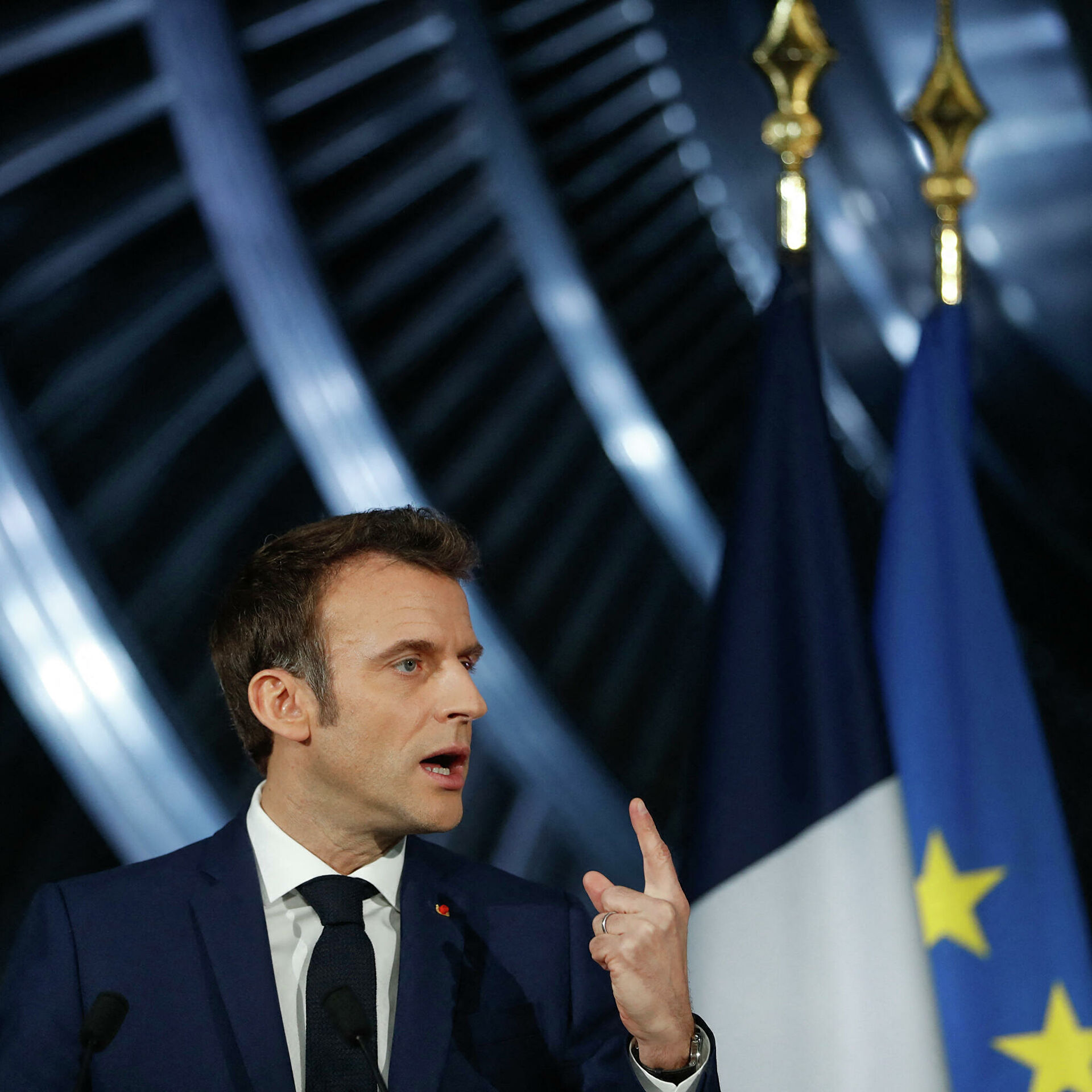 You are currently viewing Nucléaire civil : à Belfort, Emmanuel Macron atomise la campagne